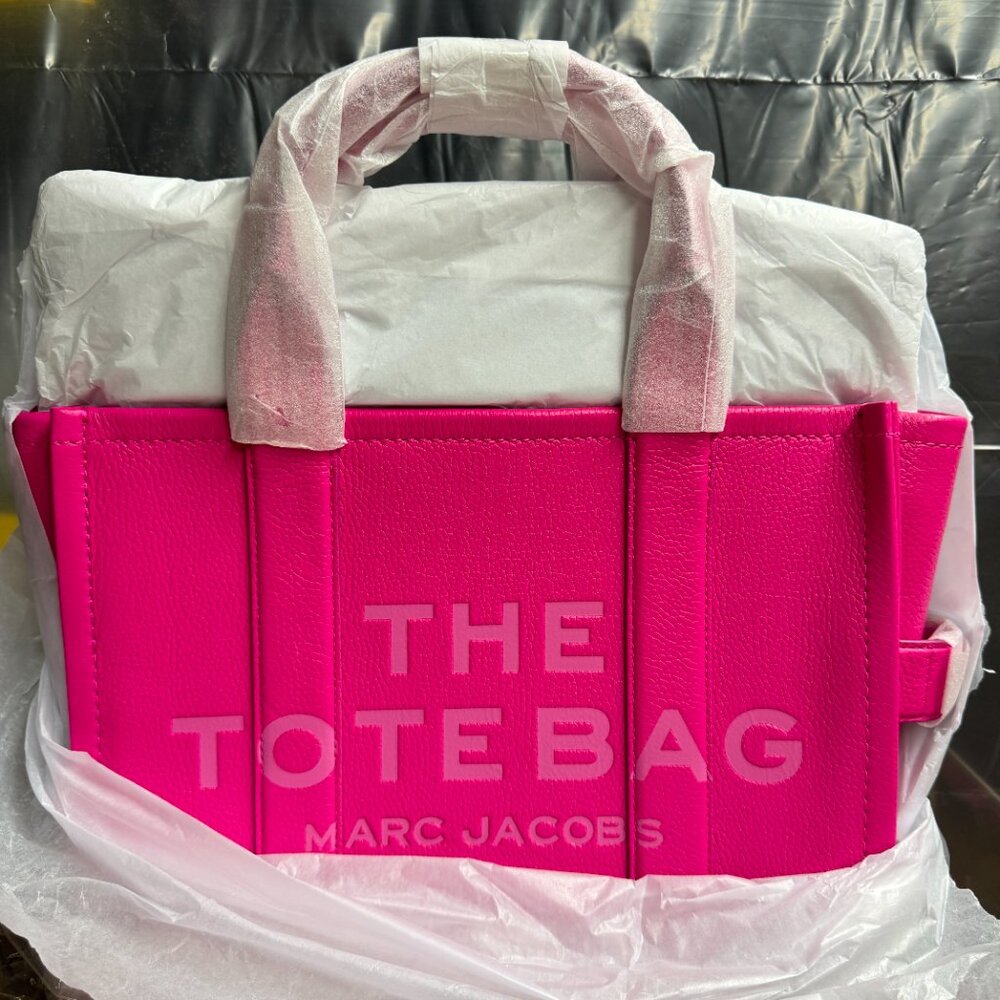 MARC JACOBS The Leather Medium Tote Bag – Hot Pink - Picture 8 of 9
